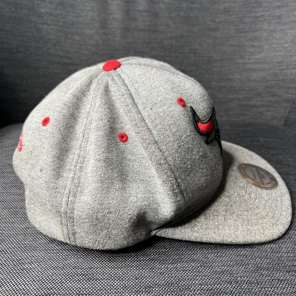 Mitchell & Ness Chicago Bulls Snapback Hat Baseball Cap Gray Bull Logo NBA NWT - Picture 4 of 13